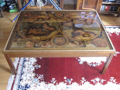 5267 - Sedackovy stolek s mapou  117 x 86 cm V - 43 cm  3 900 kc